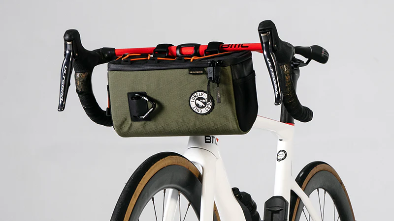 Смотреть видеообзор Сумка для велосипеда Ulac Coursier GT MAX Neo Porter Handlebar Bag Black