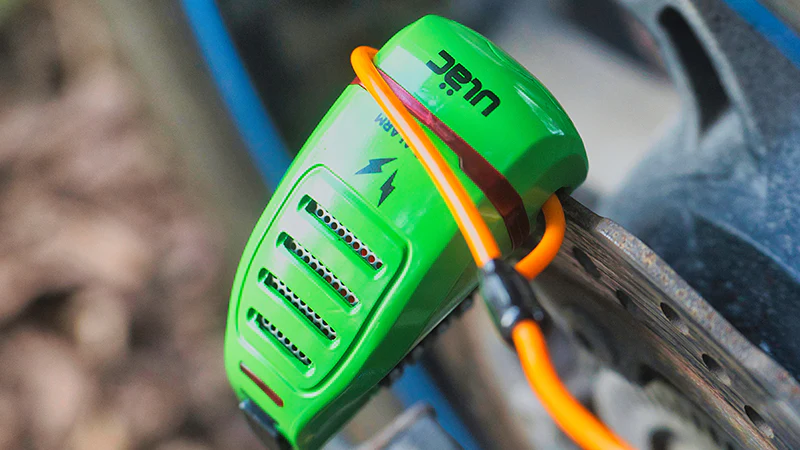 Смотреть видеообзор Велосипедный замок Ulac Air Alarm Combo Disc Lock Orange