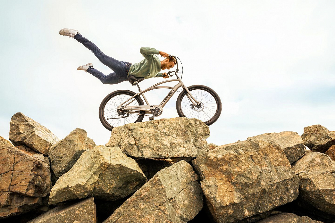 Электровелосипед Electra Cruiser GO! Step Over Matte Black Sand